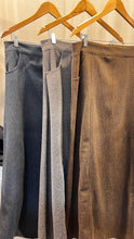 Load image into Gallery viewer, Wool pleated skirt
